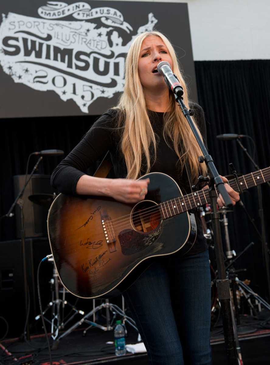 holly-williams.jpg
